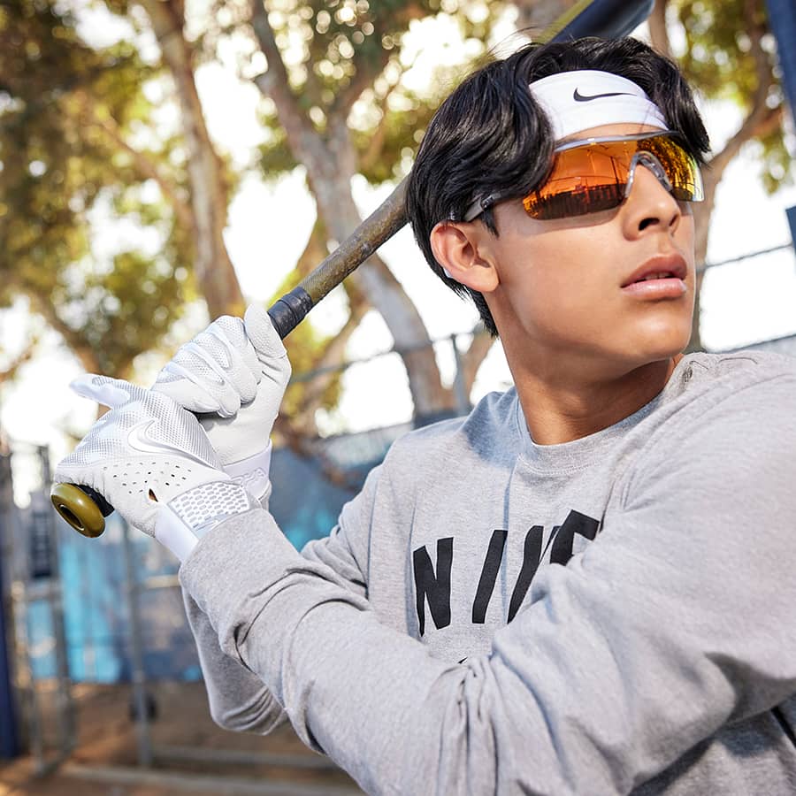 عینک آفتابی برای نوجوانان اهل ورزش