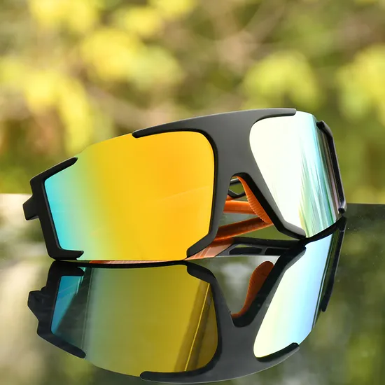 عینک آفتابی مخصوص طبیعت