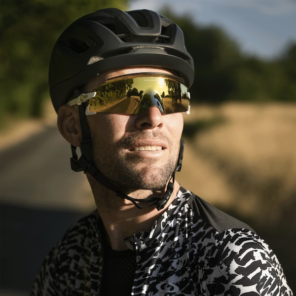 بررسی عینک آفتابی ورزشی Oakley: نوآوری در عملکرد و محافظت