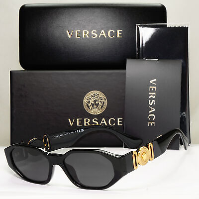 بررسی عینک آفتابی Versace: درخشش و قدرت در طراحی