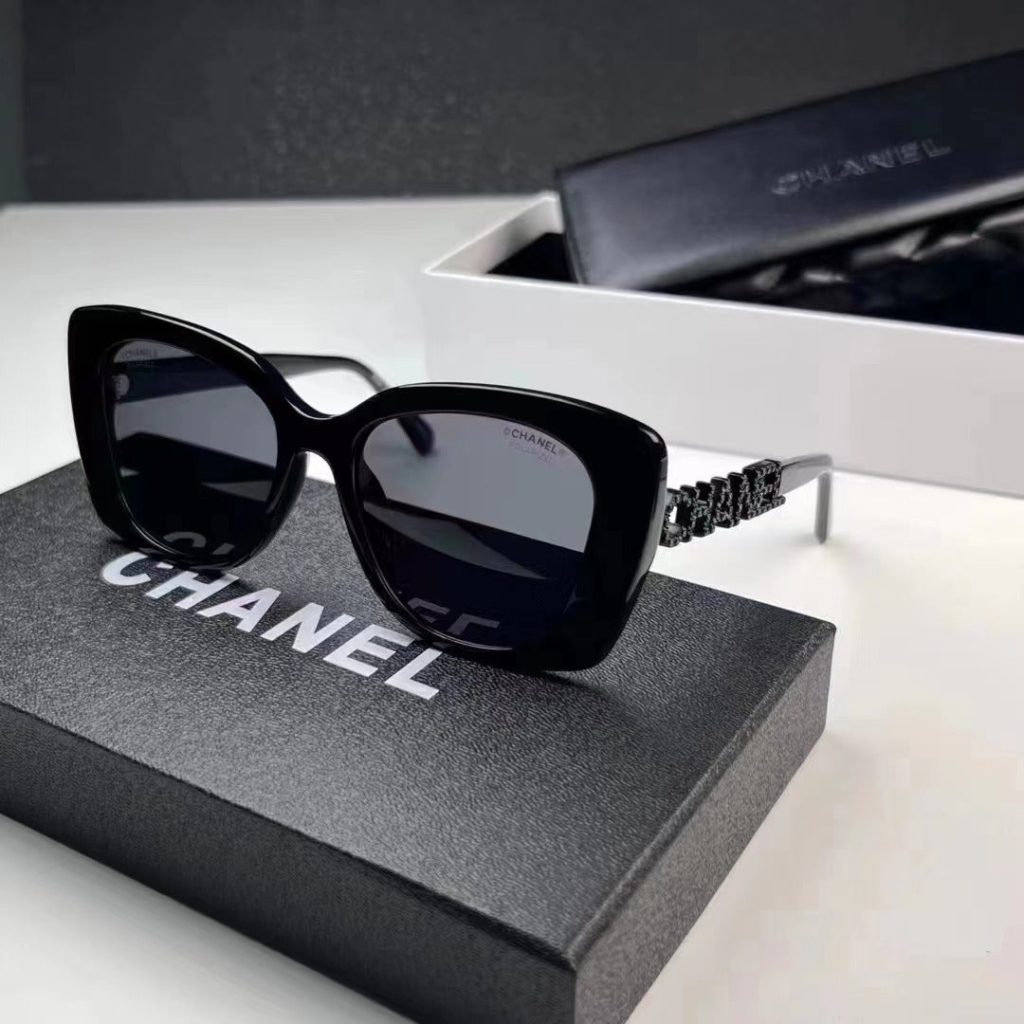 تأثیر عینک‌های آفتابی Chanel در استایل تابستانی شما