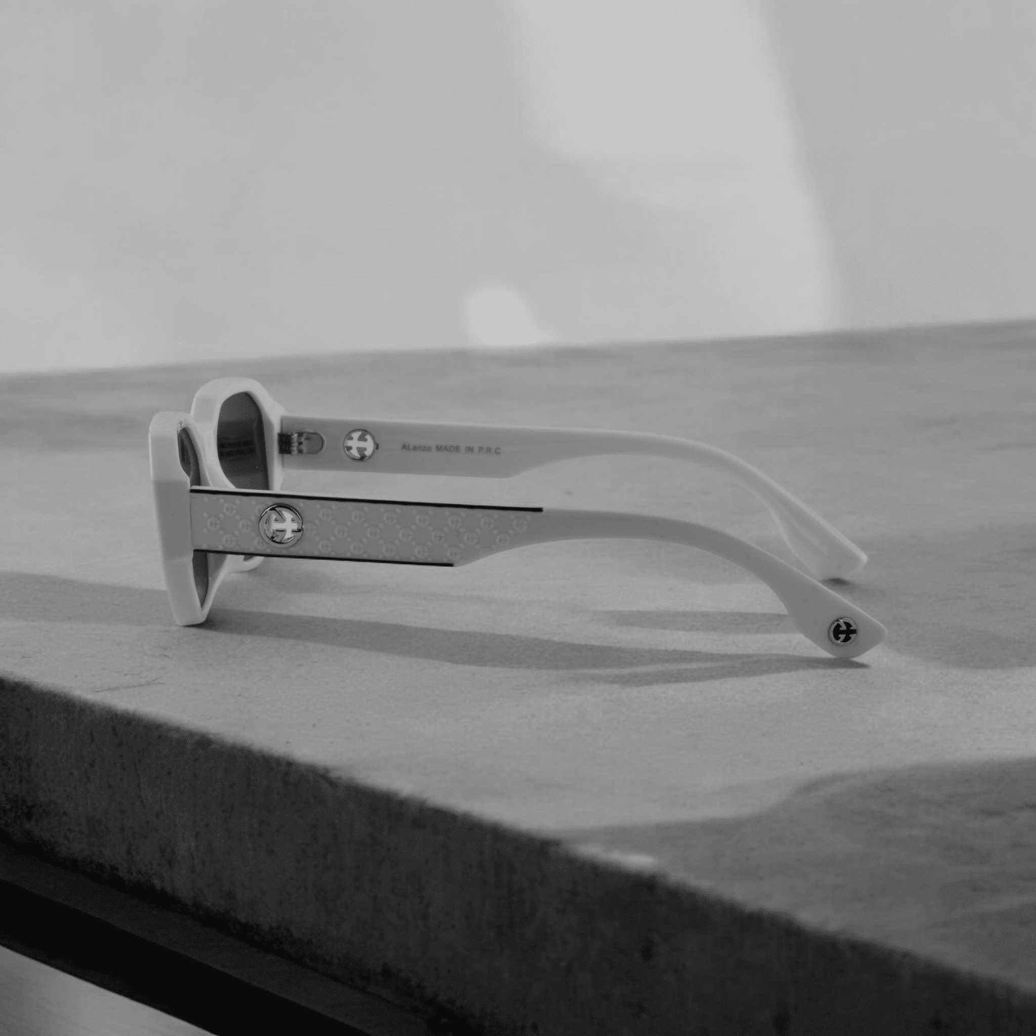 عینک آفتابی زنانه طرح گوچی کد 1116 Gucci Sunglasses 4 عینک آفتابی زنانه طرح گوچی کد 1116 Gucci Sunglasses - تصویر 2