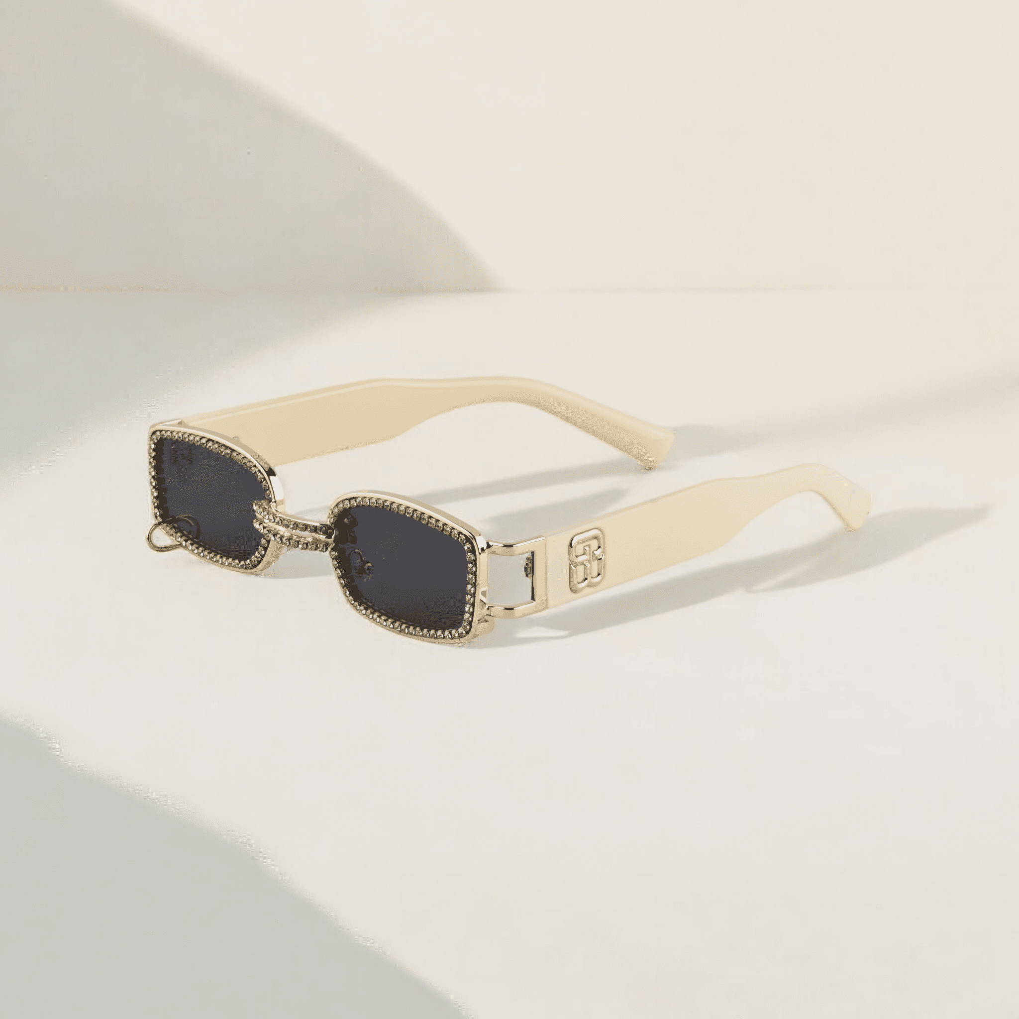 عینک آفتابی زنانه طرح جنتل مانستر پرسینگ و نگین دار کد ۲۰۶۸ Gentle Monster Sunglasses 5 عینک آفتابی زنانه طرح جنتل مانستر پرسینگ و نگین دار کد ۲۰۶۸ Gentle Monster Sunglasses - تصویر 3